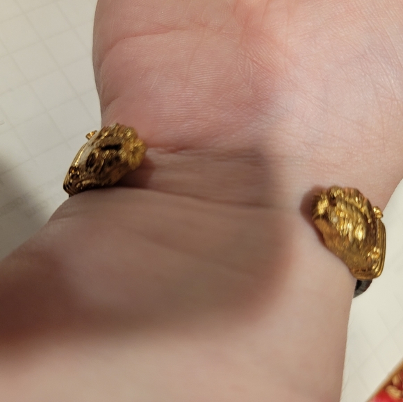 Jewelmint Lioness Head Bracelet Gold Tone with a Leather Band - Picture 2 of 10